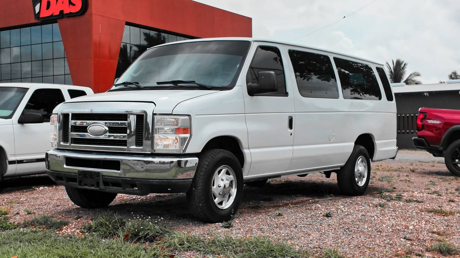 2014 Ford Econoline White Exterior