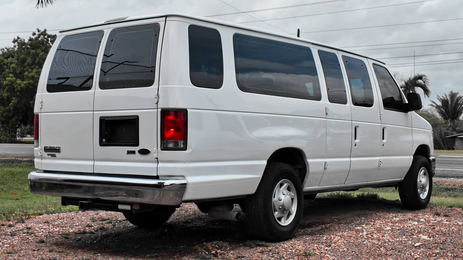 2014 Ford Econoline White Exterior