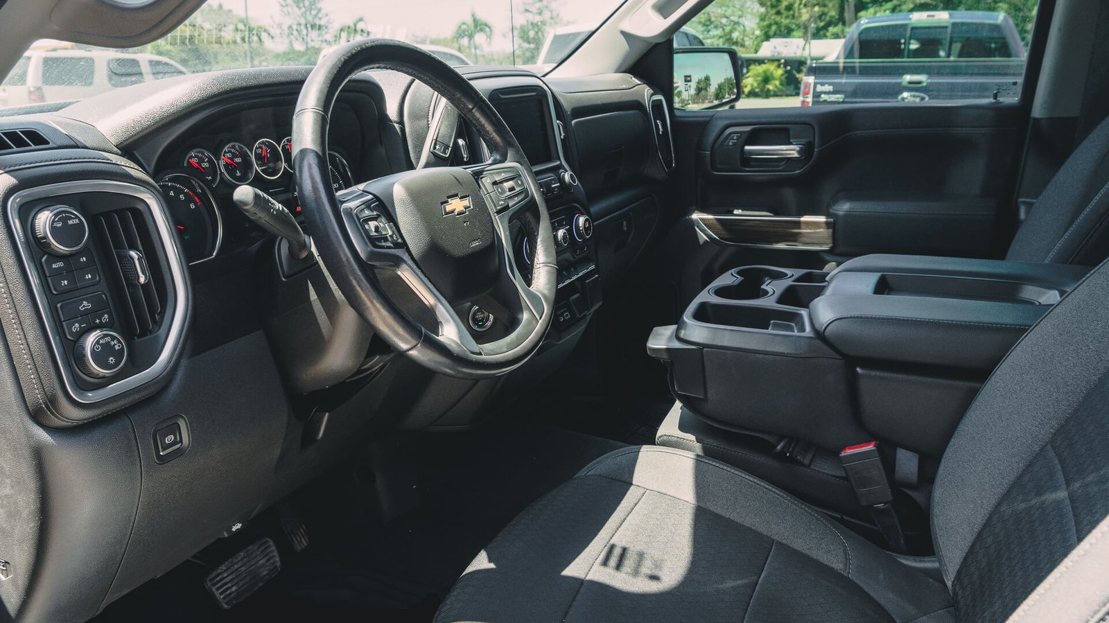 2020 Chevrolet Silverado Steering Wheel and Dashboard