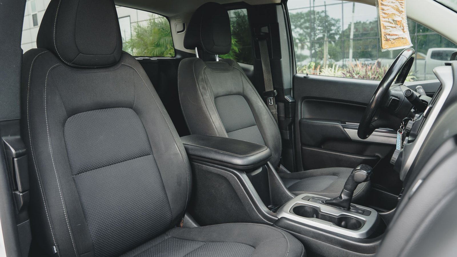 2021 Chevrolet Colorado Front Seats