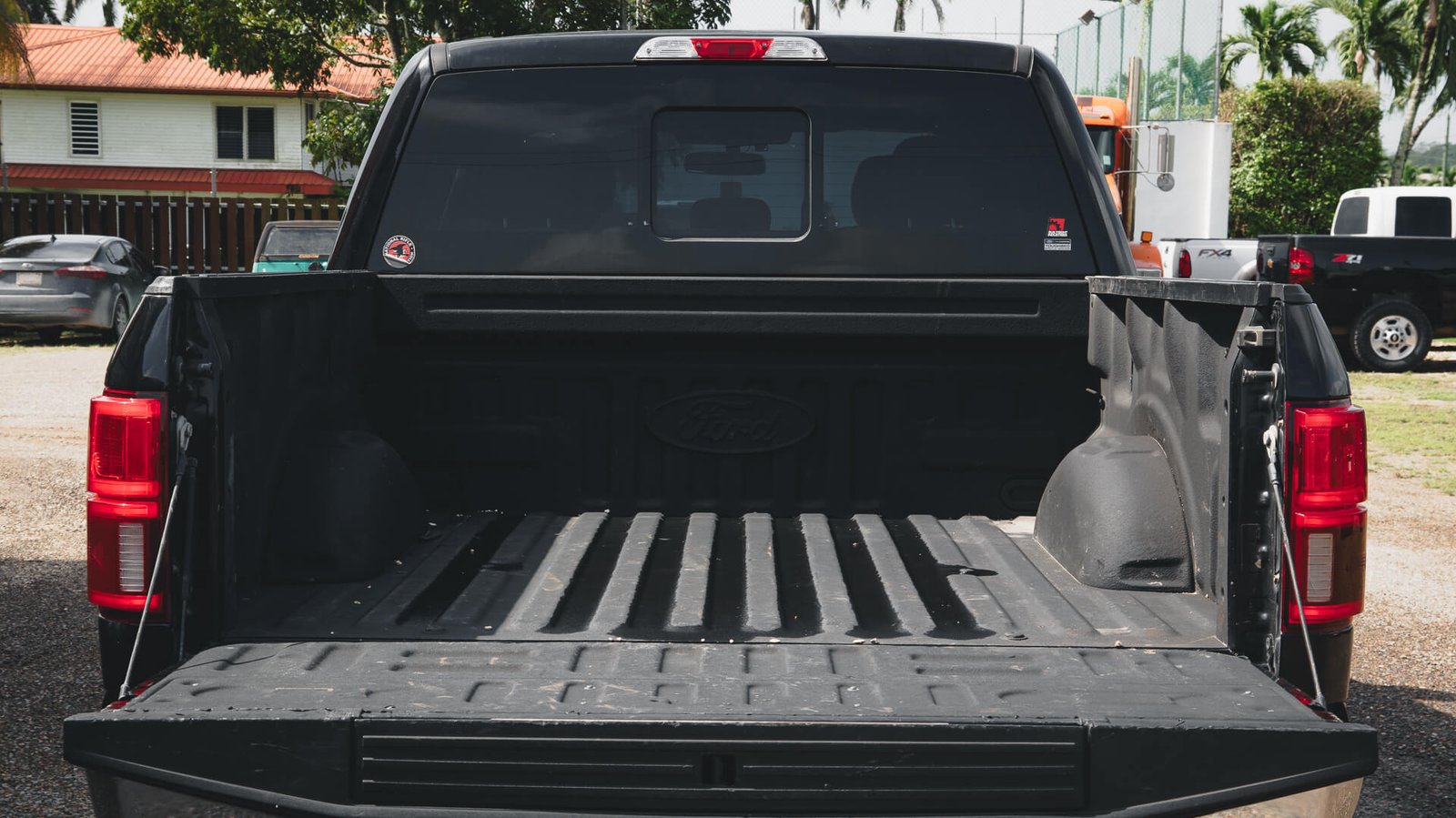 2020 Ford F150 Black Truck Bed